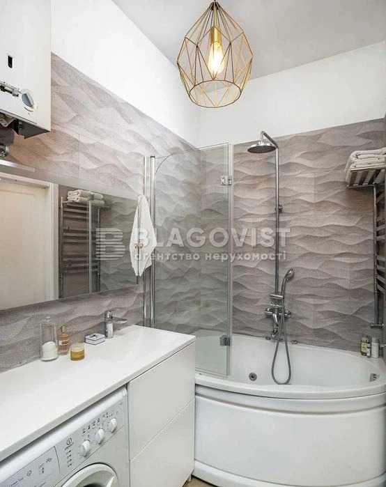 2-кімнатна сталінка 56 м² біля метро | Цегла, високі стелі, ремонт