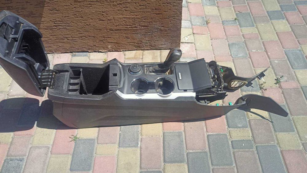 Продам Консоль, Підлокотник Ford Explorer 5 Ford Explorer 6