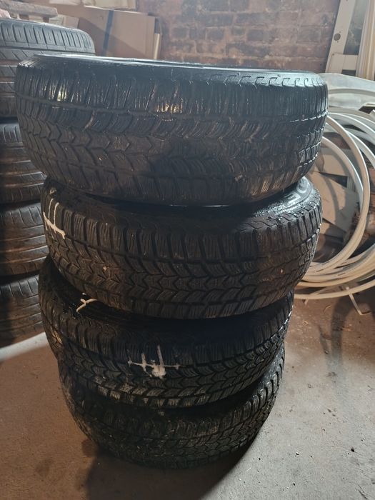 Sprzedam opony i felgi.
