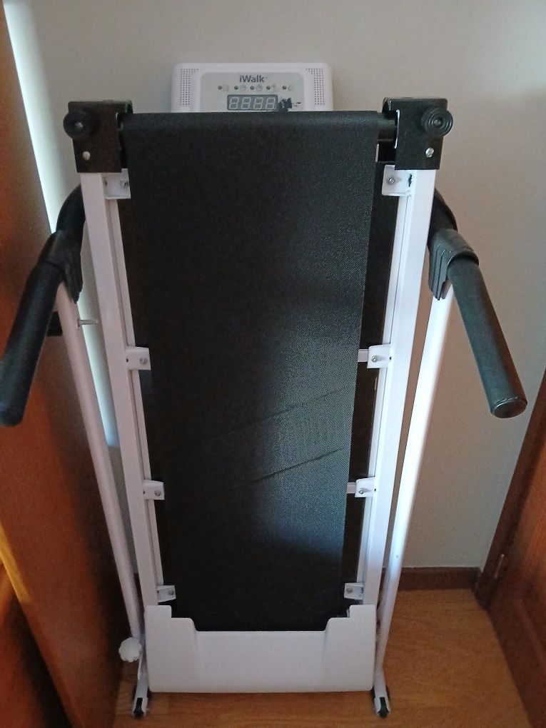 Passadeira iWalk, compacta e fácil de arrumar. Pouco uso