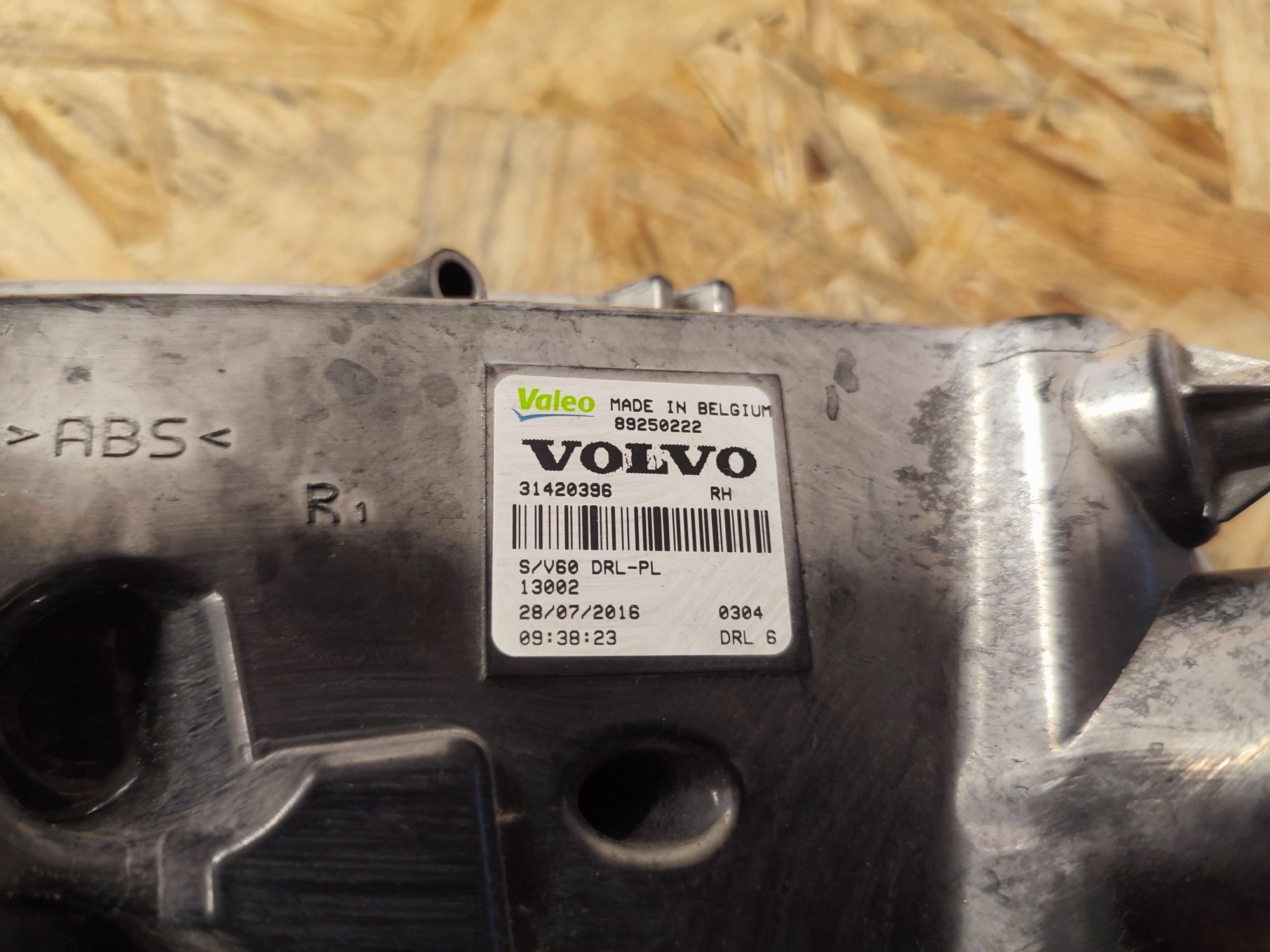 Halogen Led DRL Prawy Przód Volvo S60 V60 Lift 16r Oryginał