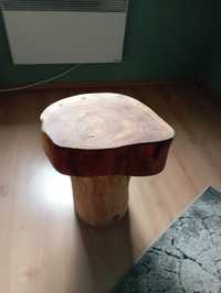 Drewniany stolik grzybek