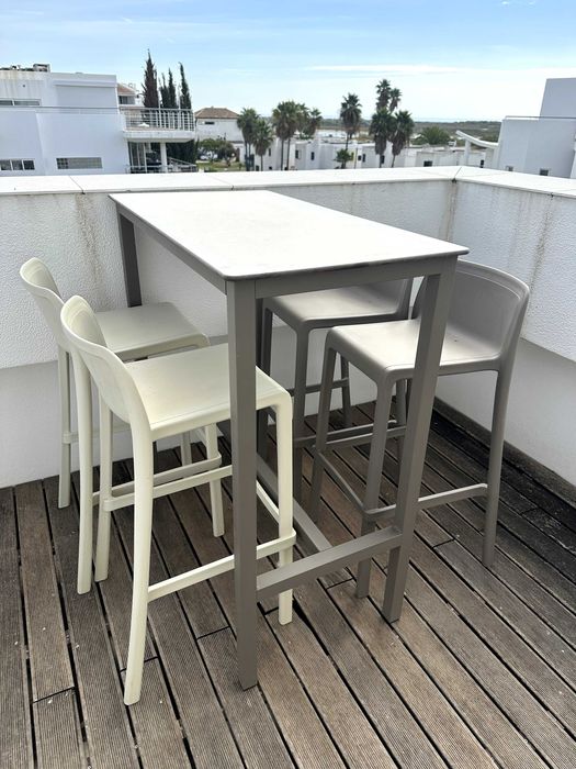 Mesa de Exterior alta + 4 Cadeiras