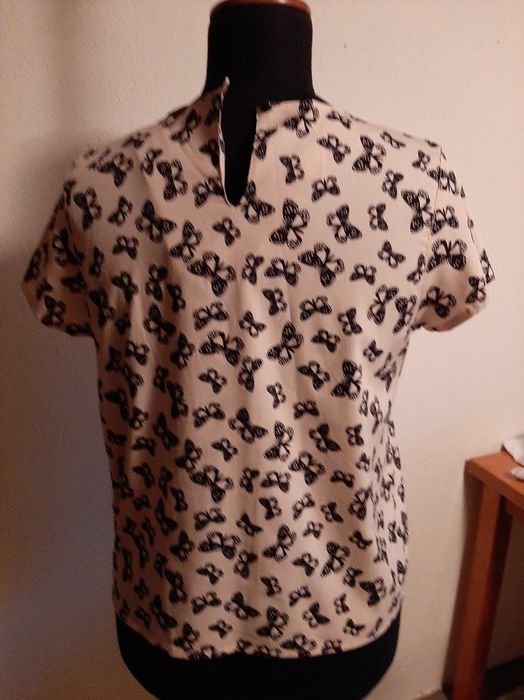 Bluzka letnia z koronkową wstawką rozm 40