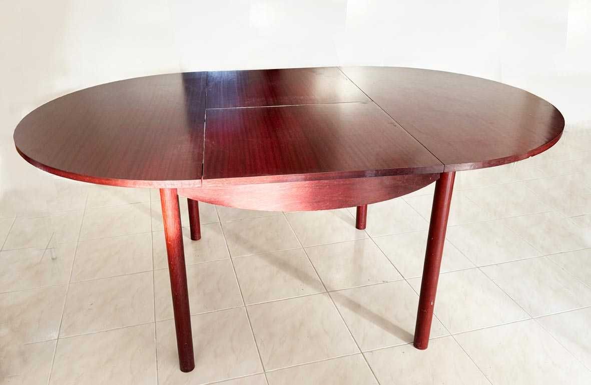 Mesa jantar, extensível, da "Interforma".