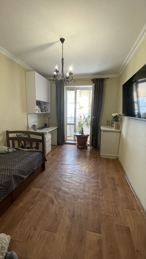 Продам 2к, вул. Кошиця 4, метро Харківська.