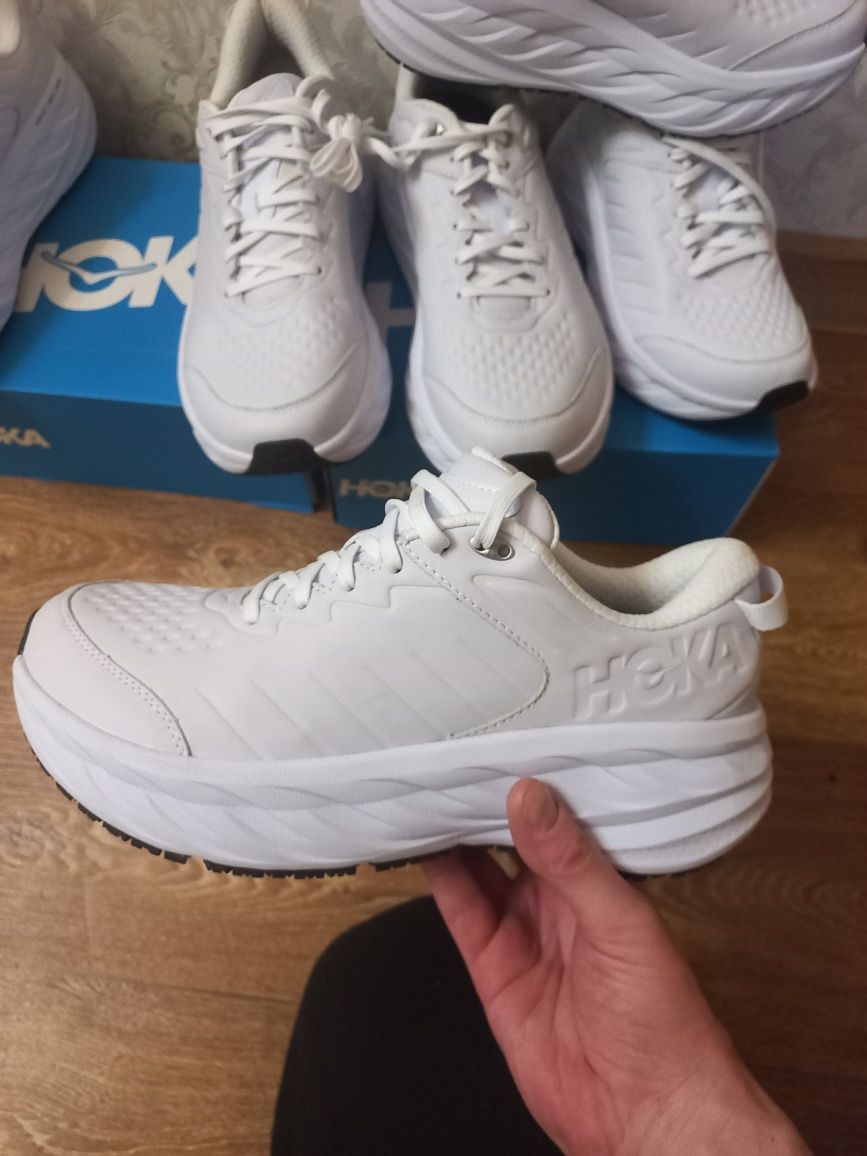 Кросівки для бігу Hoka One One original.