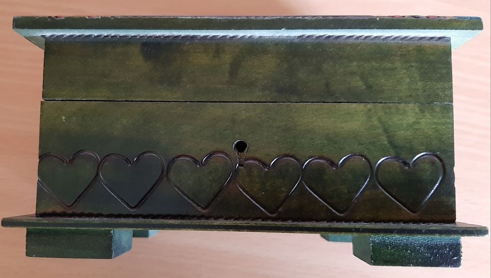 Szkatułka na biżuterię z kluczykiem