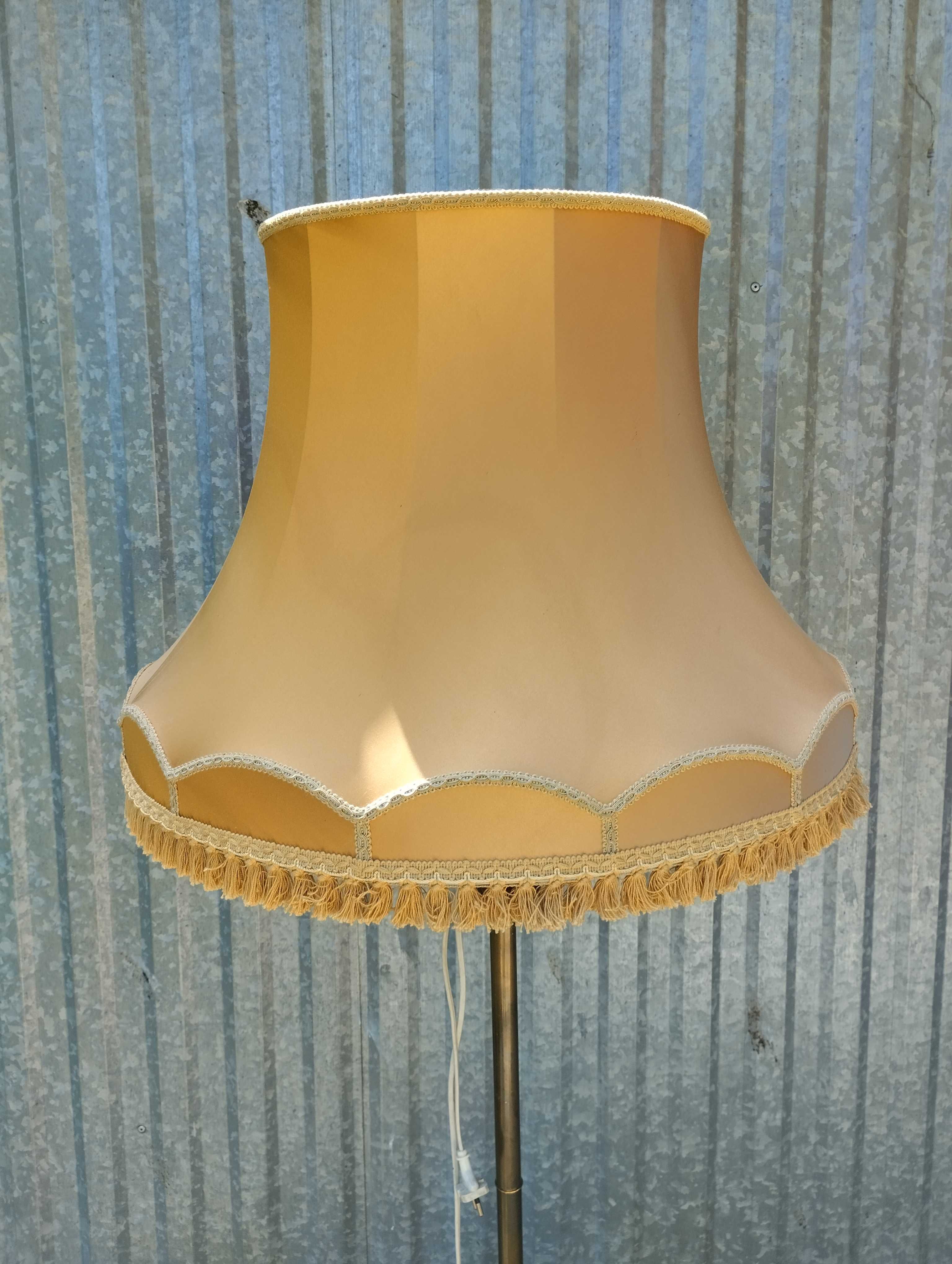 Lampa stojąca z abażurem