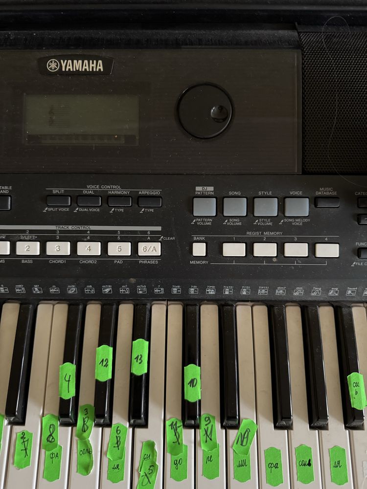 Продам синтезатор Yamaha PSR E433 + подставка
