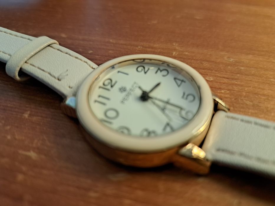 Damski zegarek | Perfect | biały pasek | skóra