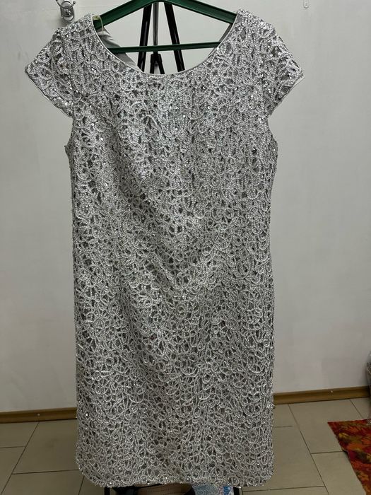 Сукня в паєтках