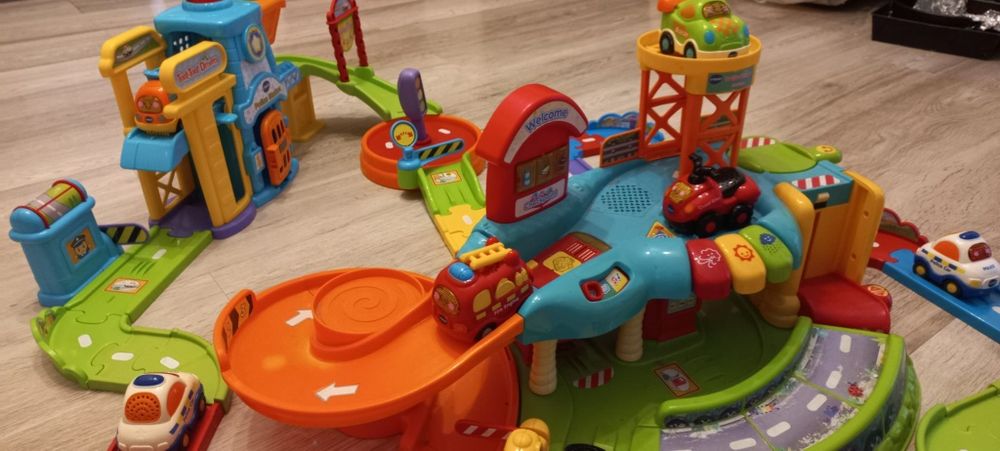 Vtech Toot Toot garaż + posterunek policji