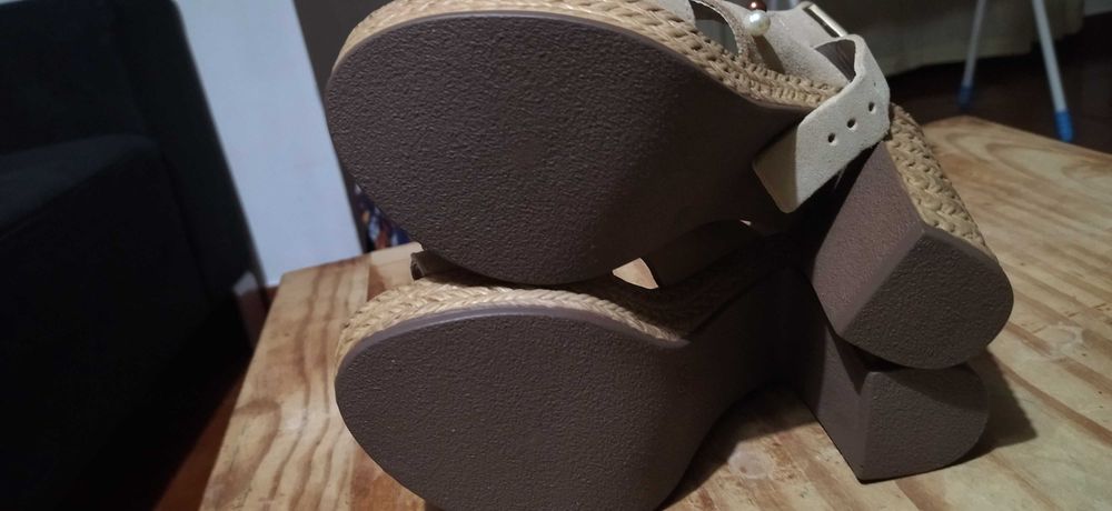 Vendo sandálias n 35 Novas