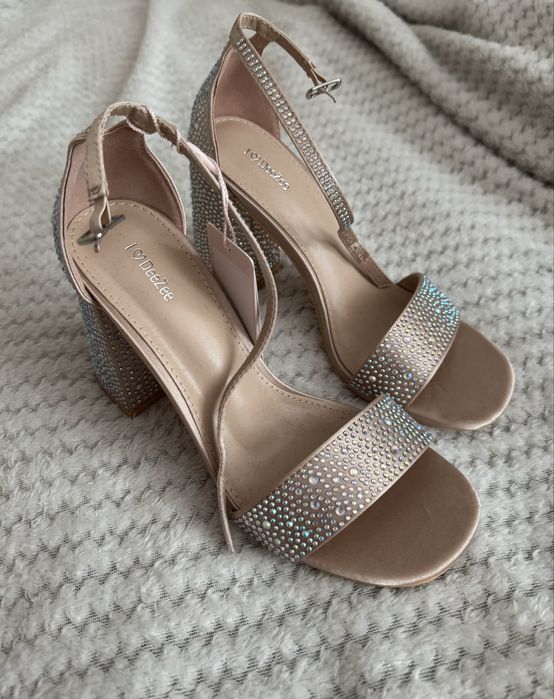 Nowe czółenka obcasy z kryształkami wysokie buty sandały wesele