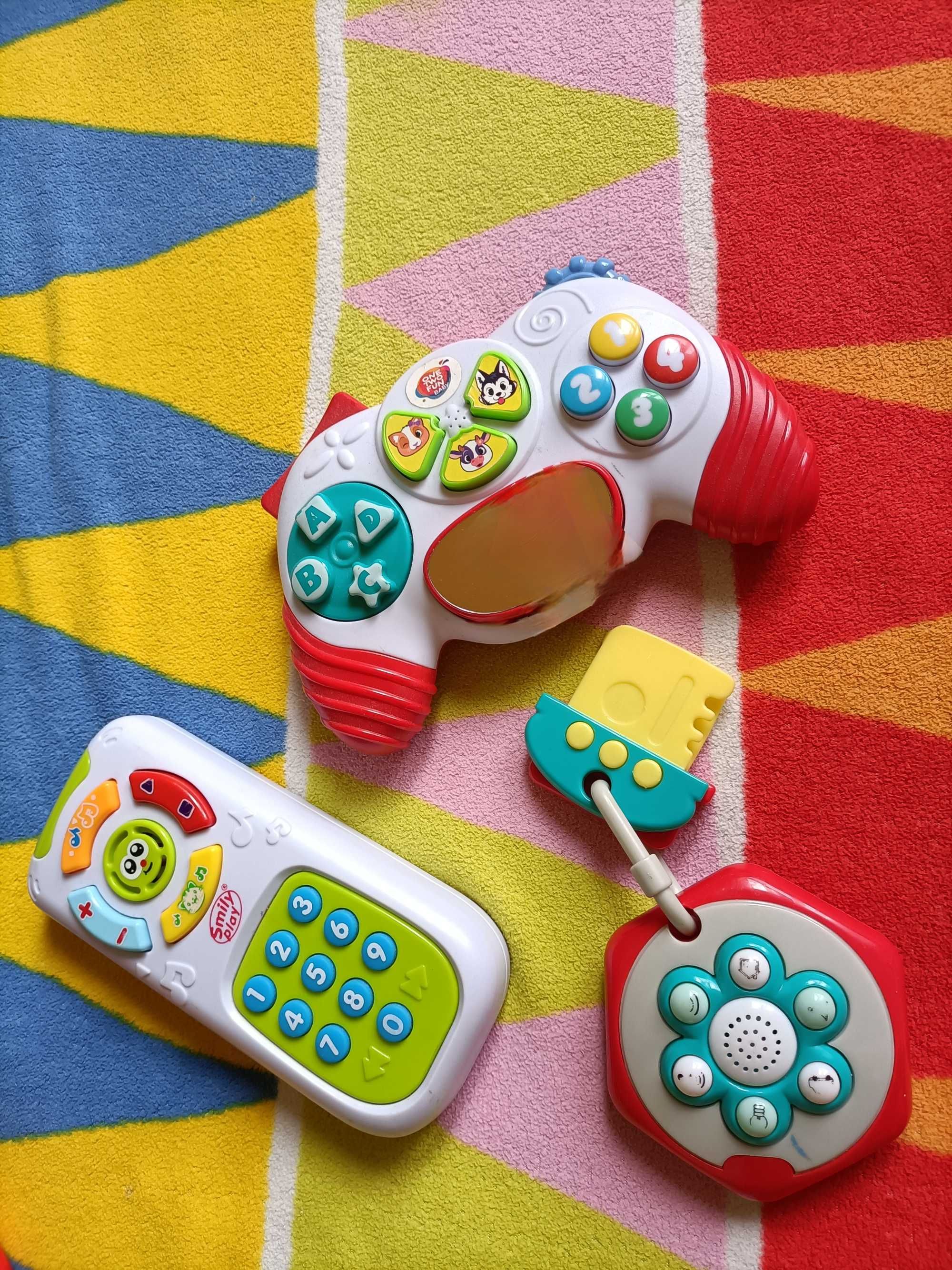 Telefon smily Play, pad, klucze, zabawki dzwiękowe