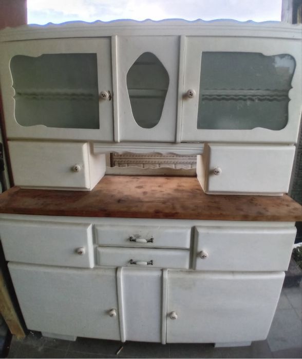 Stary mebel kuchenny drewniany po renowacji