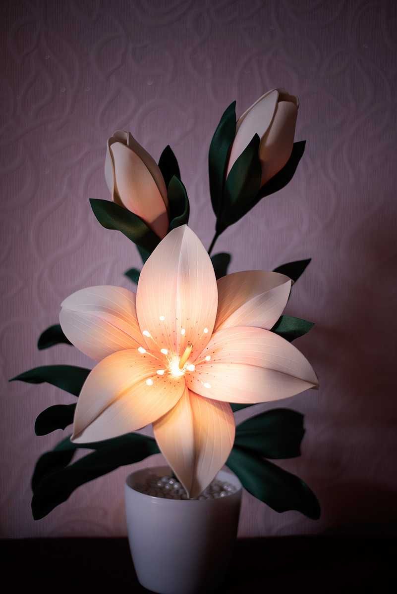 Светильник ночник Лилия домашний декор искуственные цветы