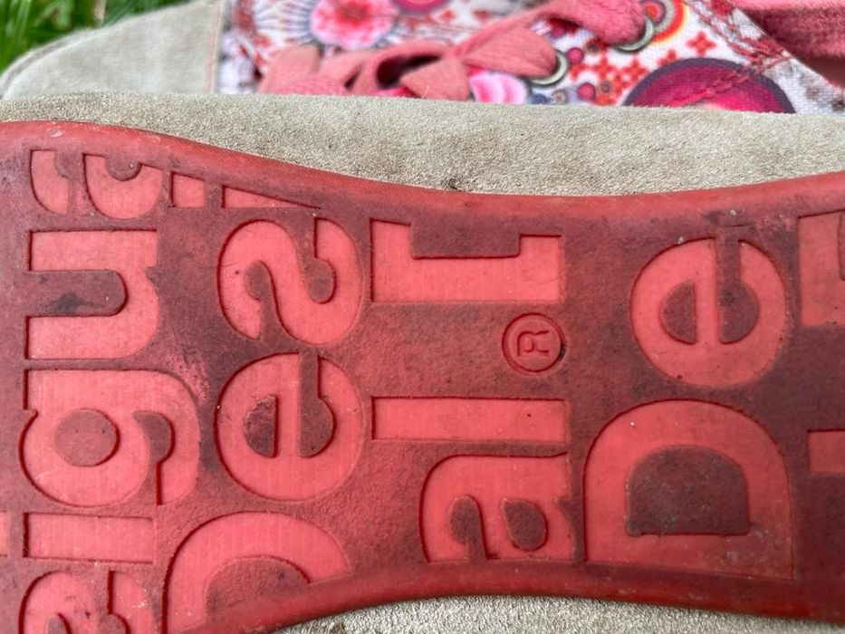 Ténis marca Desigual, número 37