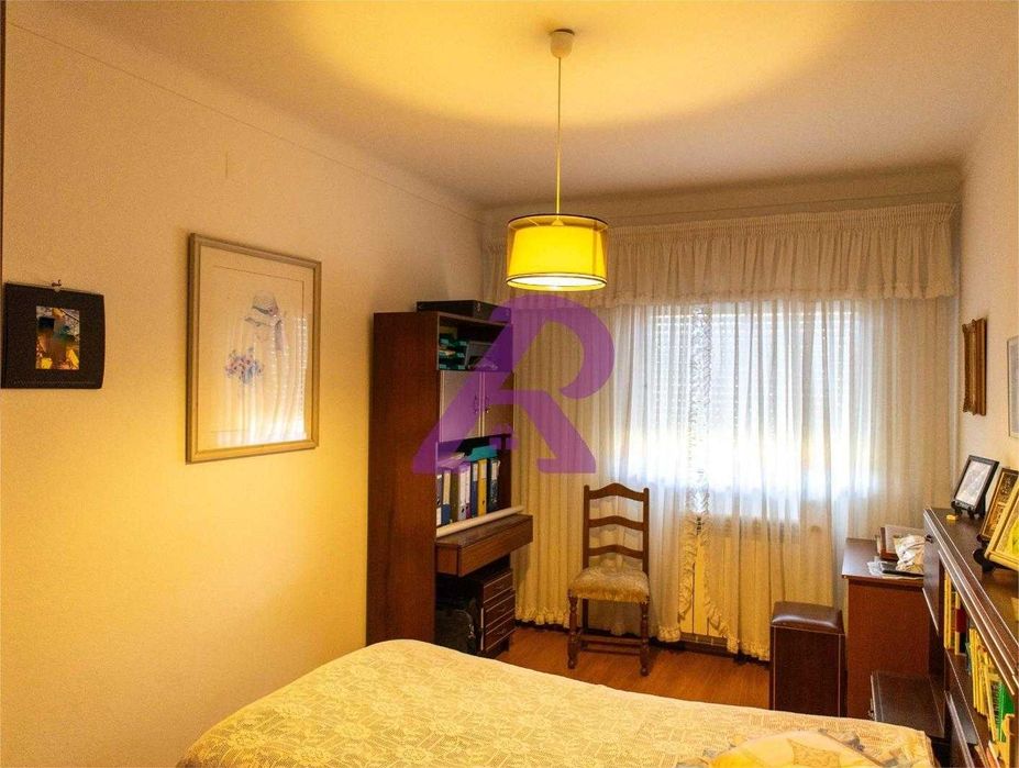 Moradia T3 com cave e espaço exterior – Souto da Carpalhosa, Leiria
