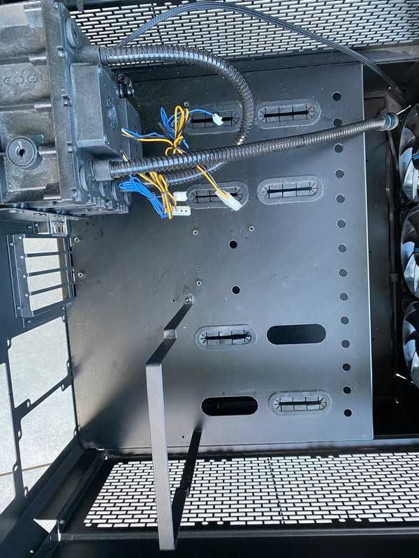 Alphacool Mining Cube 300 – porządna obudowa