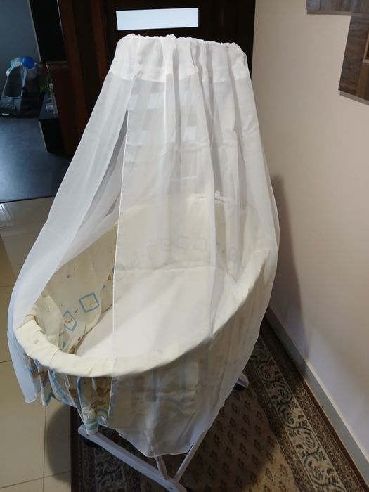 Kosz Mojżesza wiklinowy na kółkach