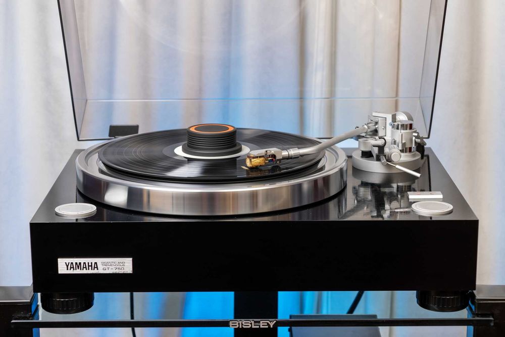 Виниловый проигрыватель YAMAHA GT-750. Отличное состояние