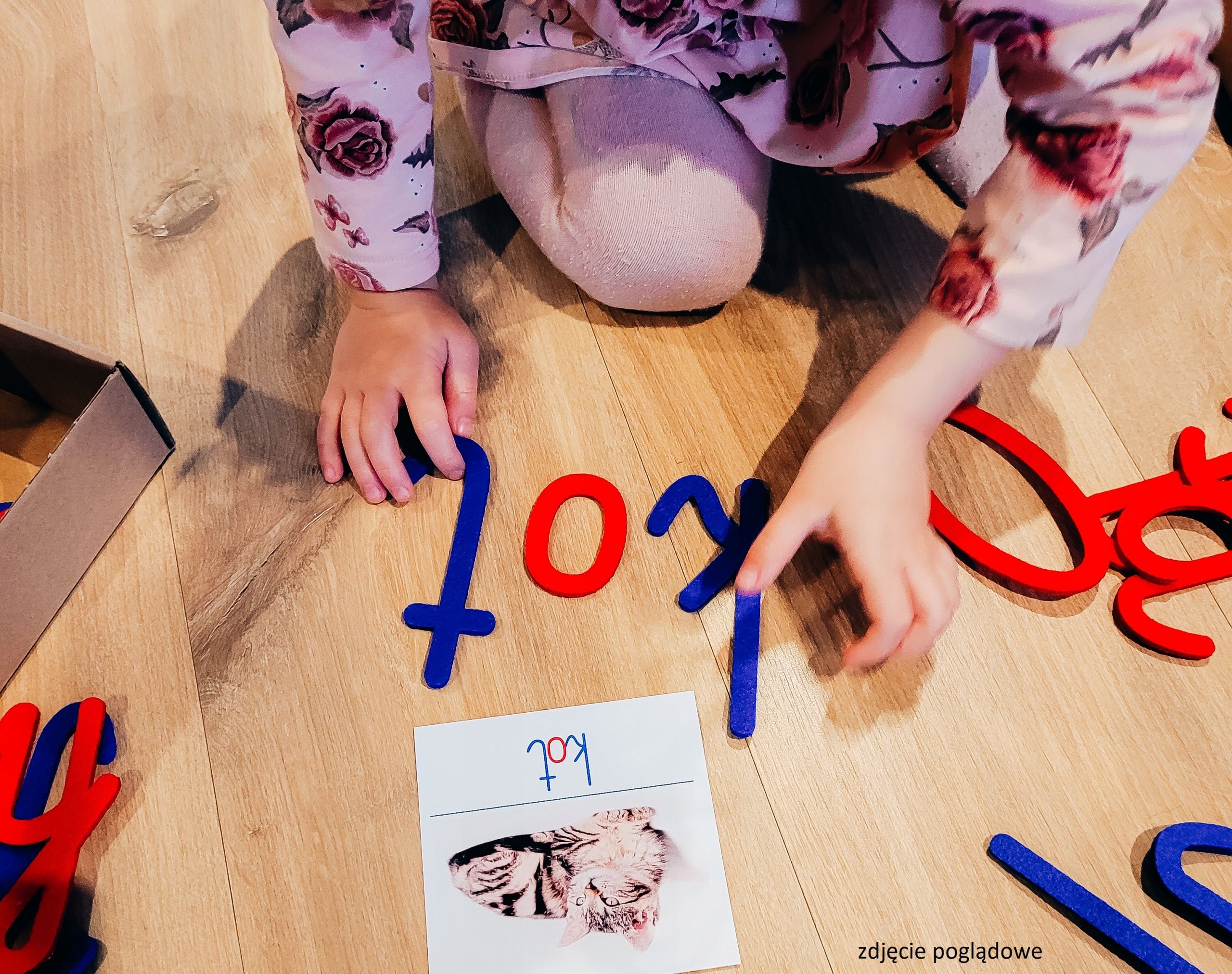 Ruchomy Alfabet - małe litery z filcu pomoc Montessori