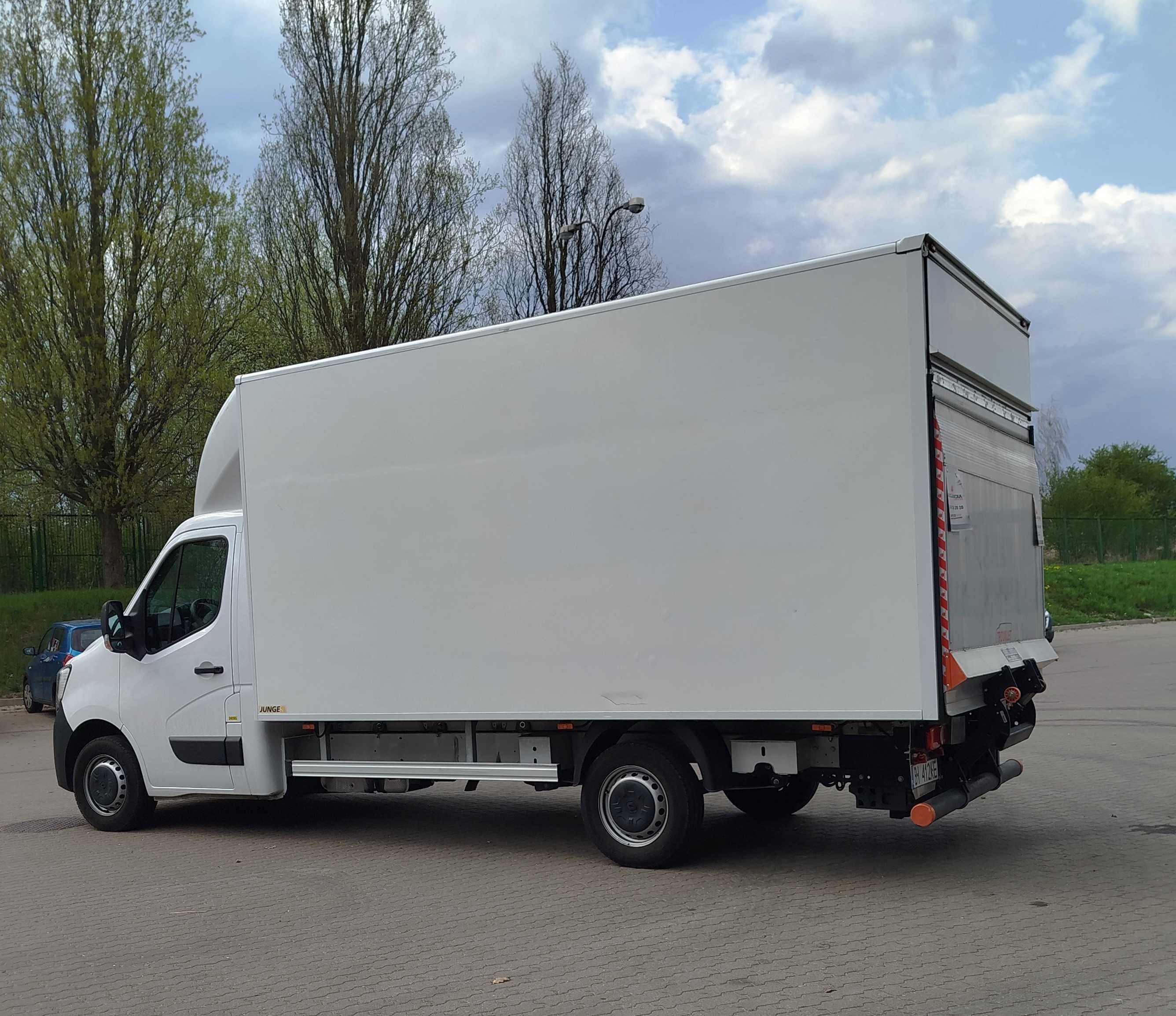 Wynajmij komfortowo online busa z windą (kat. B)