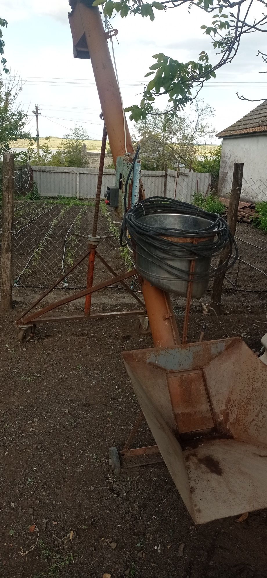 Продам навантажувач -протруйник зерна б/у