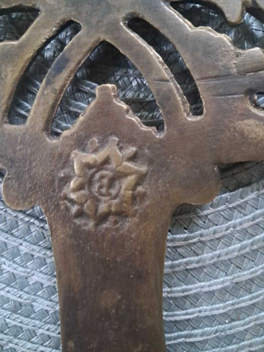 Mosiężna podstawka pod żelazko