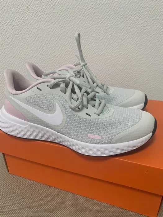 Nike Revolution 5  22,5 см розмір 35,5