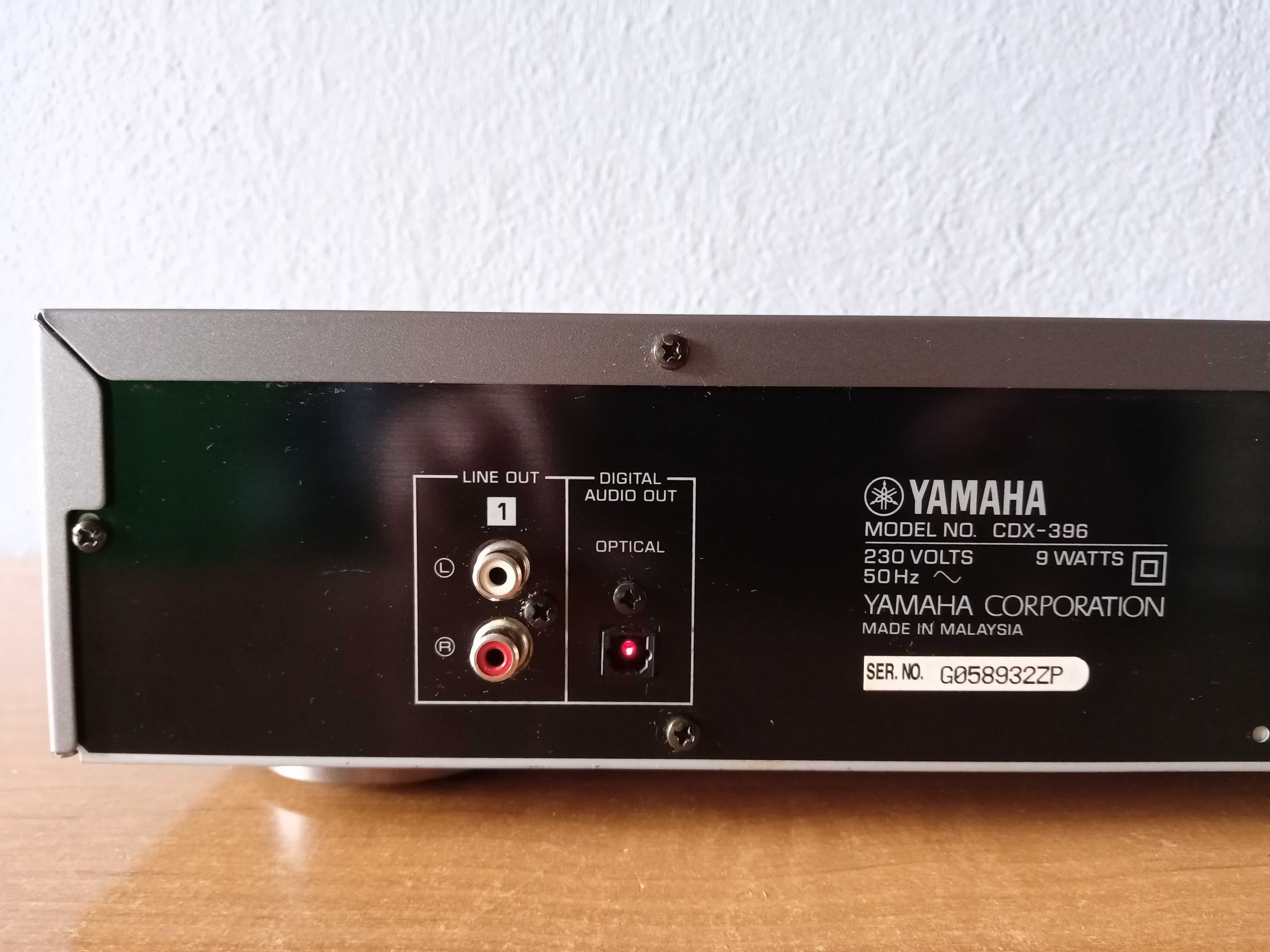 Yamaha CDX-396 odtwarzacz CD z wyjściem OPTICAL, uszkodzony