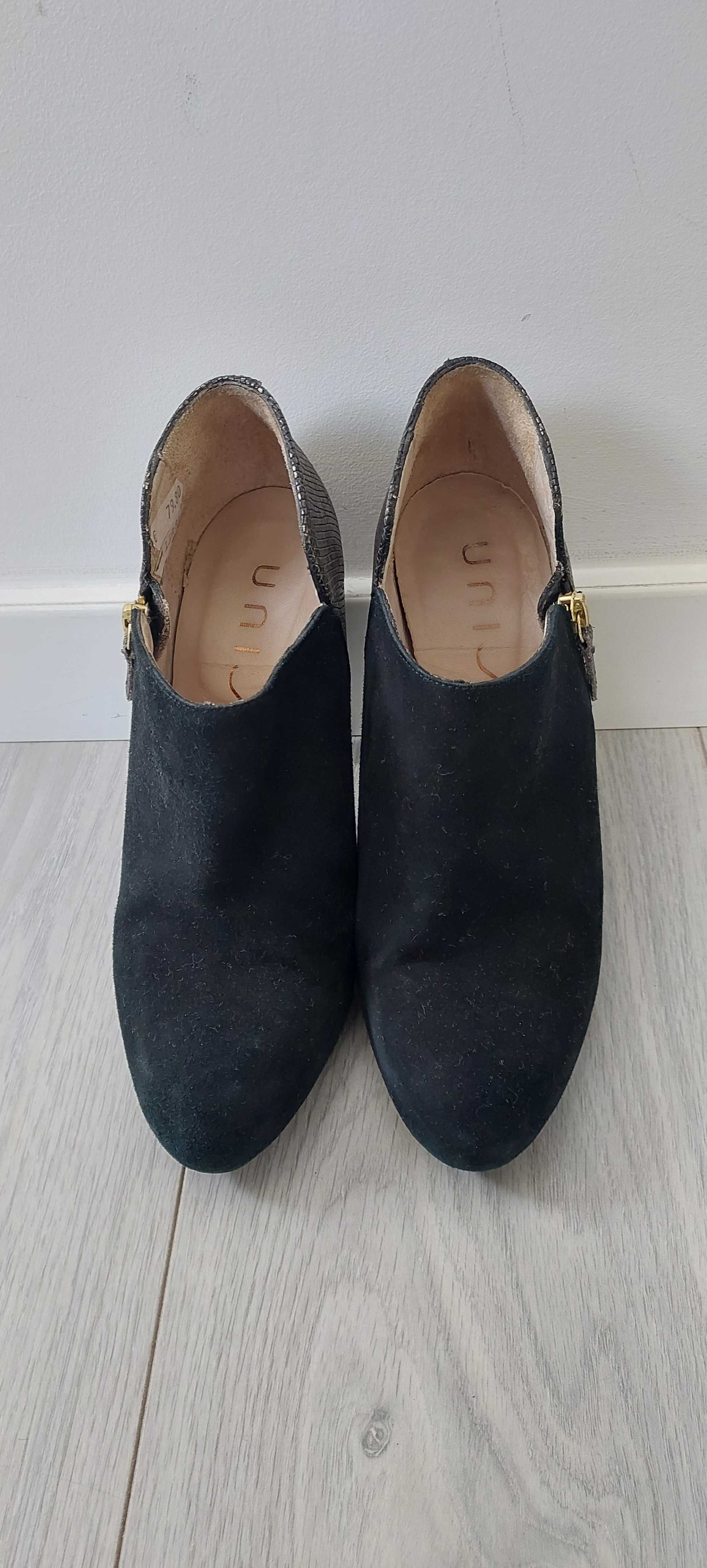 Botas pelo tornozelo