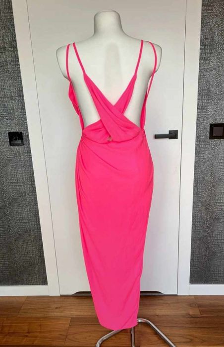 Długa różowa sukienka na wesele Asos