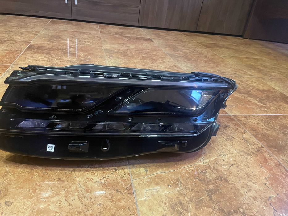 Фара ліва Volkswagen Touareg III 761941113A, дефект!