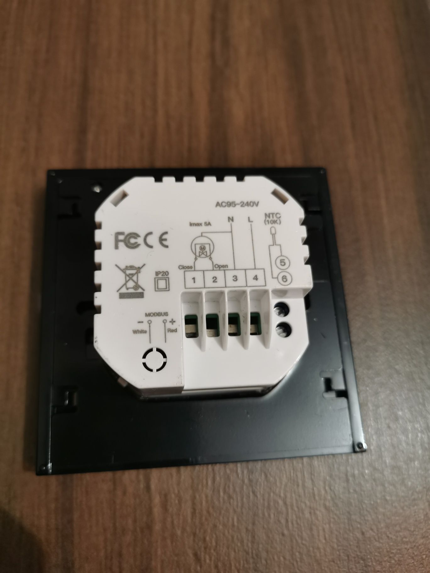 Nowy Termostat Moes BHT-002