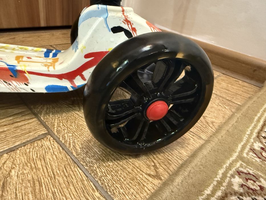 Самокат трехколесный