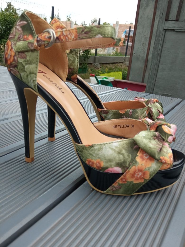 Szpilki koturna kwiaty high heels r.38