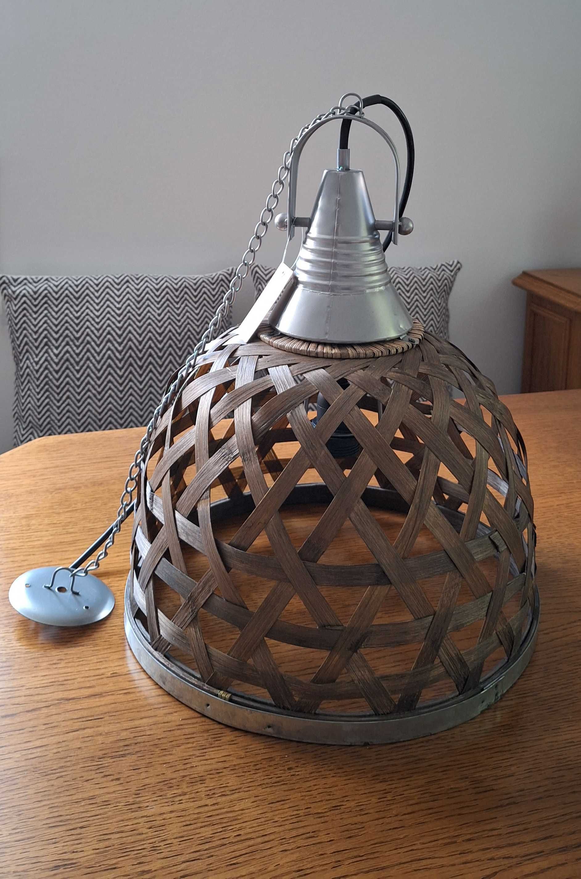 Nowa lampa wisząca z plecionki ratanowej