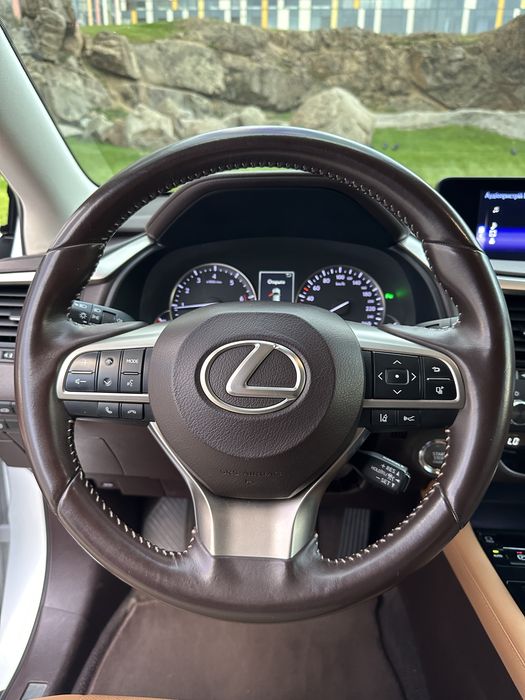 Lexus RX 2019 (карамельный салон)