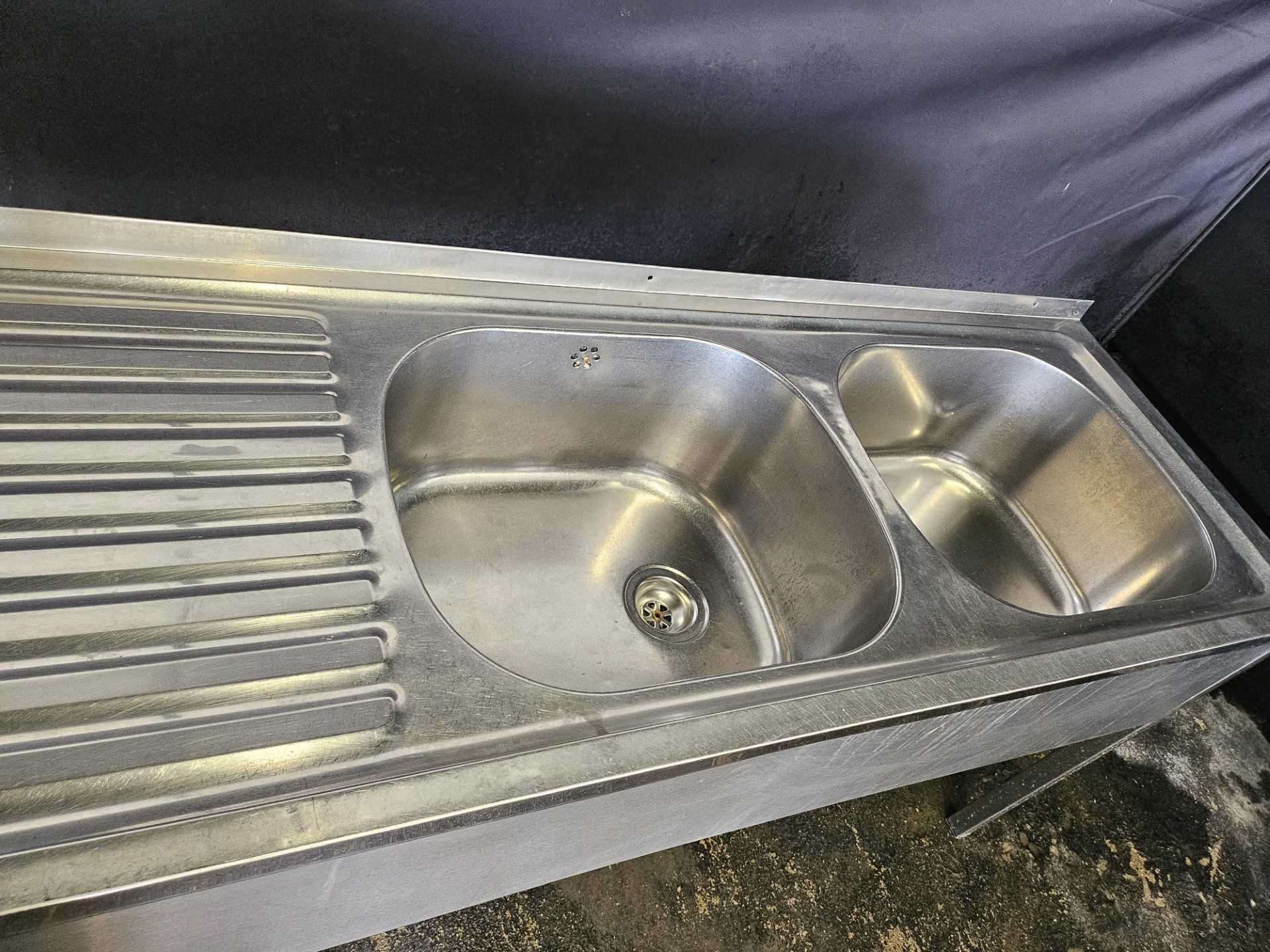 Bancada em inox com dois lava loiça