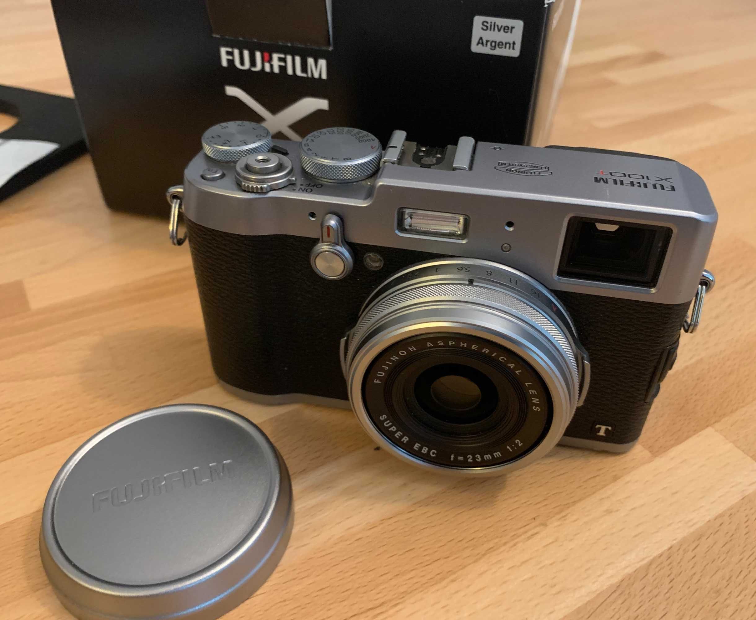 Fuji Fujifilm X-100T Prateada + acessórios extras, como novo (pack)