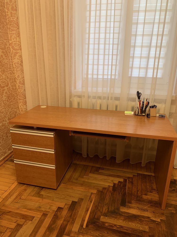 Продам стіл письмовий б/у