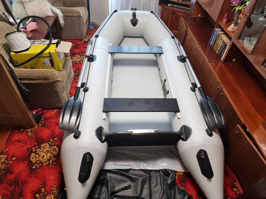 Лодка Kolibri KM-330.