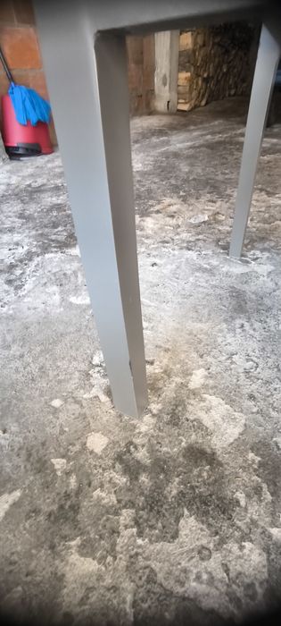 Cadeira cinzenta exterior