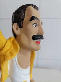Freddie Mercury com cerca de 20 cm