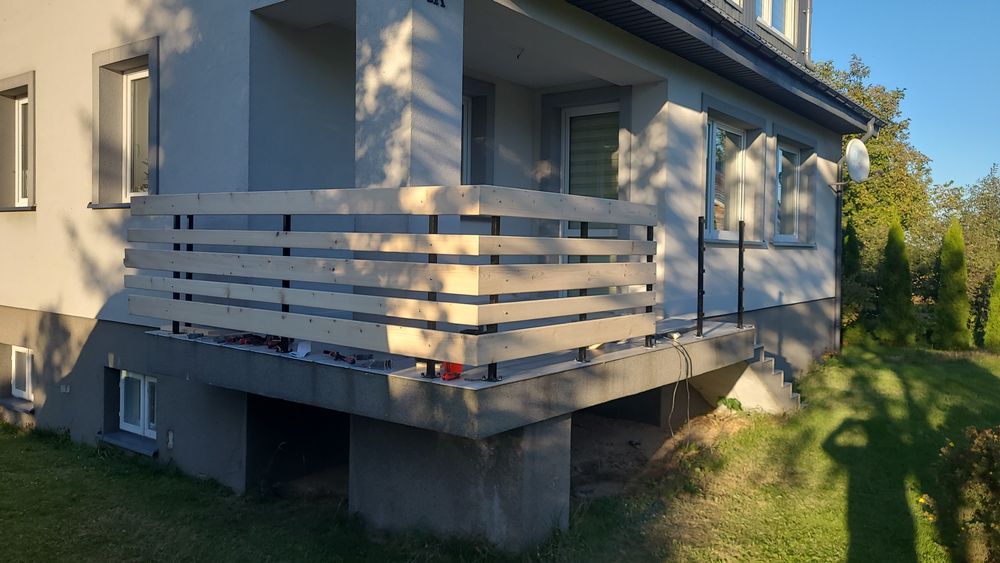 Balustrada z drewna metalowe slupki 1mb