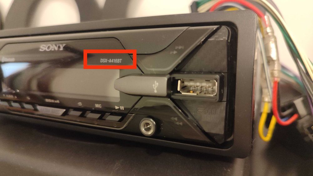 Autoradio Sony com colunas Alpine e Folcar