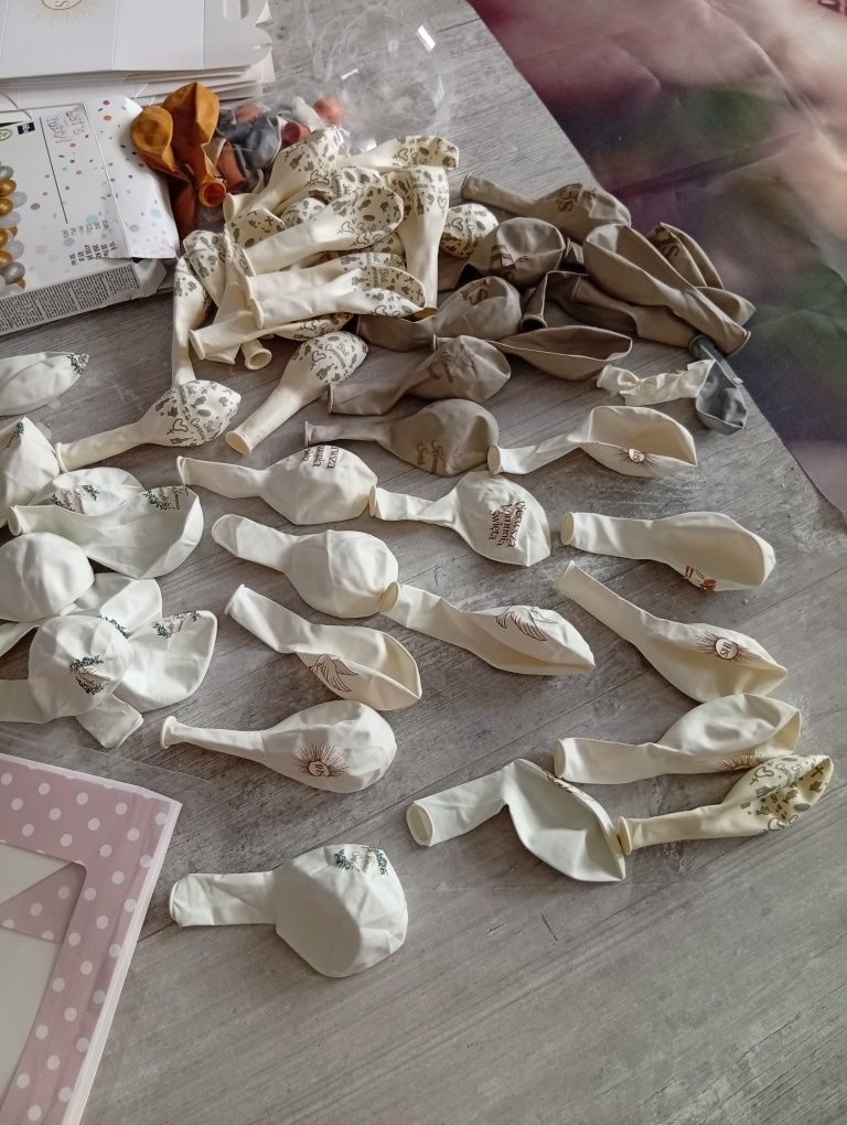 Balony ozdoby i tło z materiału  na komunie.Cena całość 70 zł